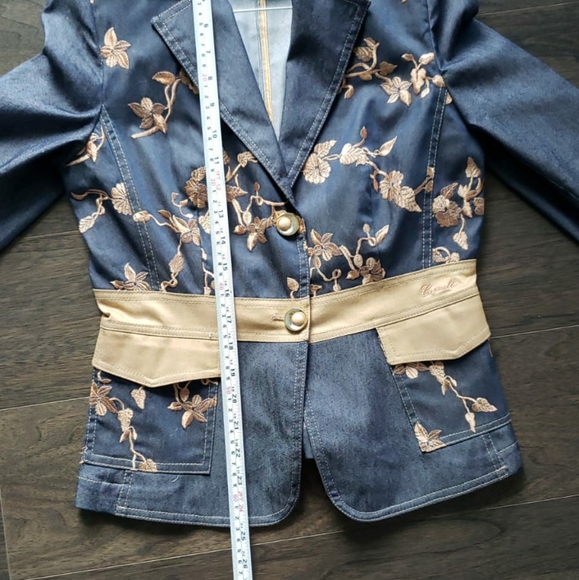 Jean jacket - Picture 7 of 9